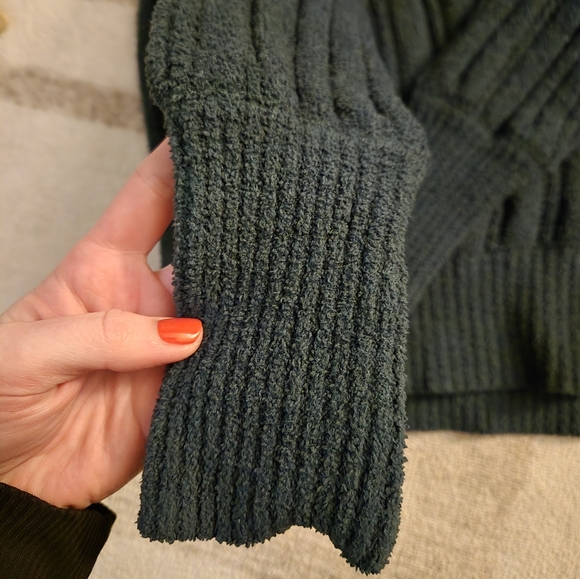 V-Neck Pullover Sweater - Picture 7 of 8